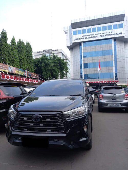 sewa innova reborn jakarta